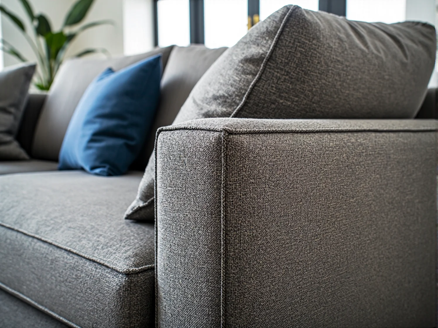 Czyszczenie rozlanej cieczy na narożniku z powłoką hydrofobową - skuteczna pielęgnacja